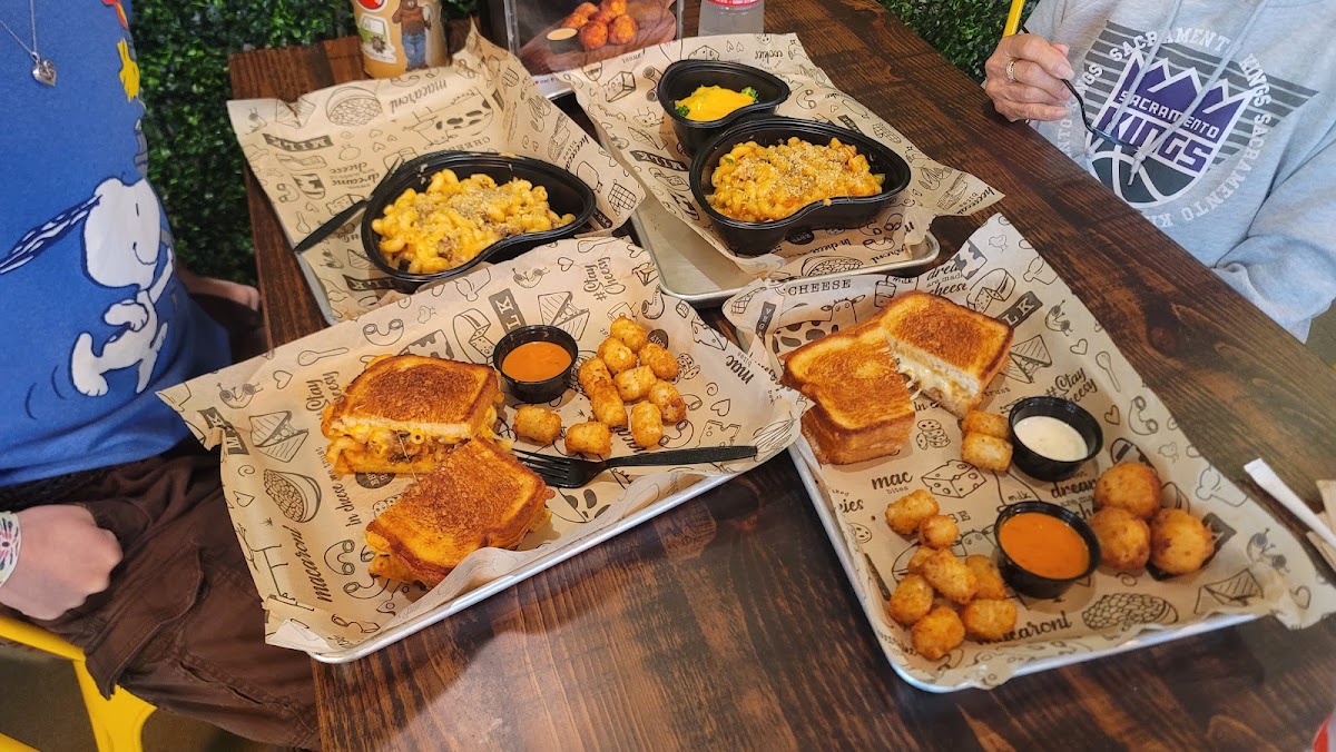 I Heart Mac & Cheese - Sacramento, CA - 8