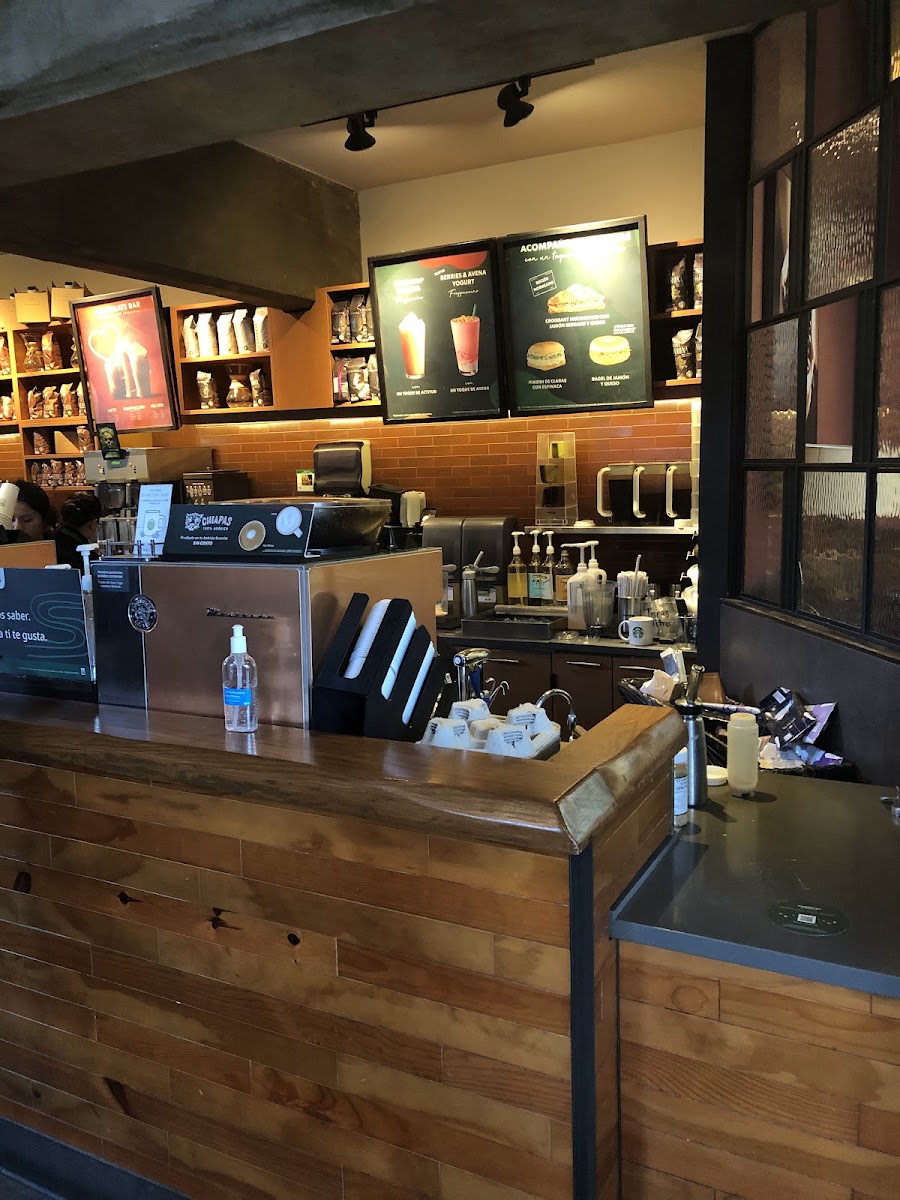 Starbucks Lomas Plaza - 6