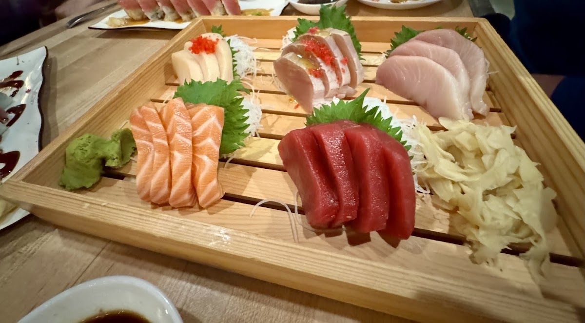 Umi Kitchen and Sushi Bar - 4