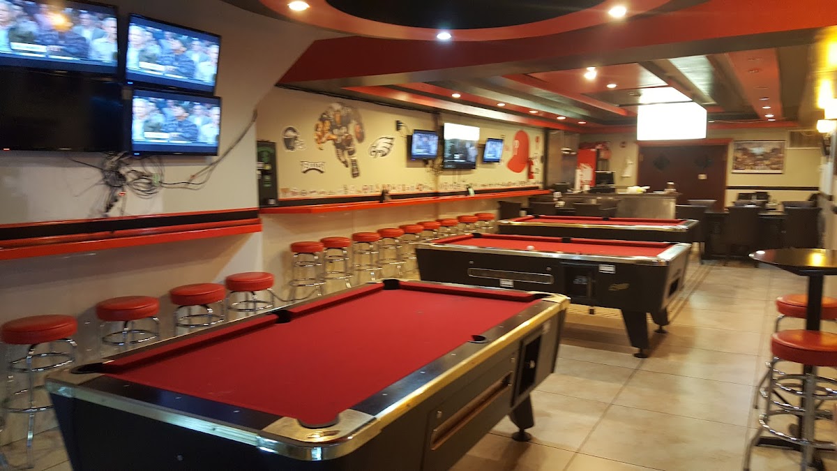 His & Hers Restaurant Bar - 6
