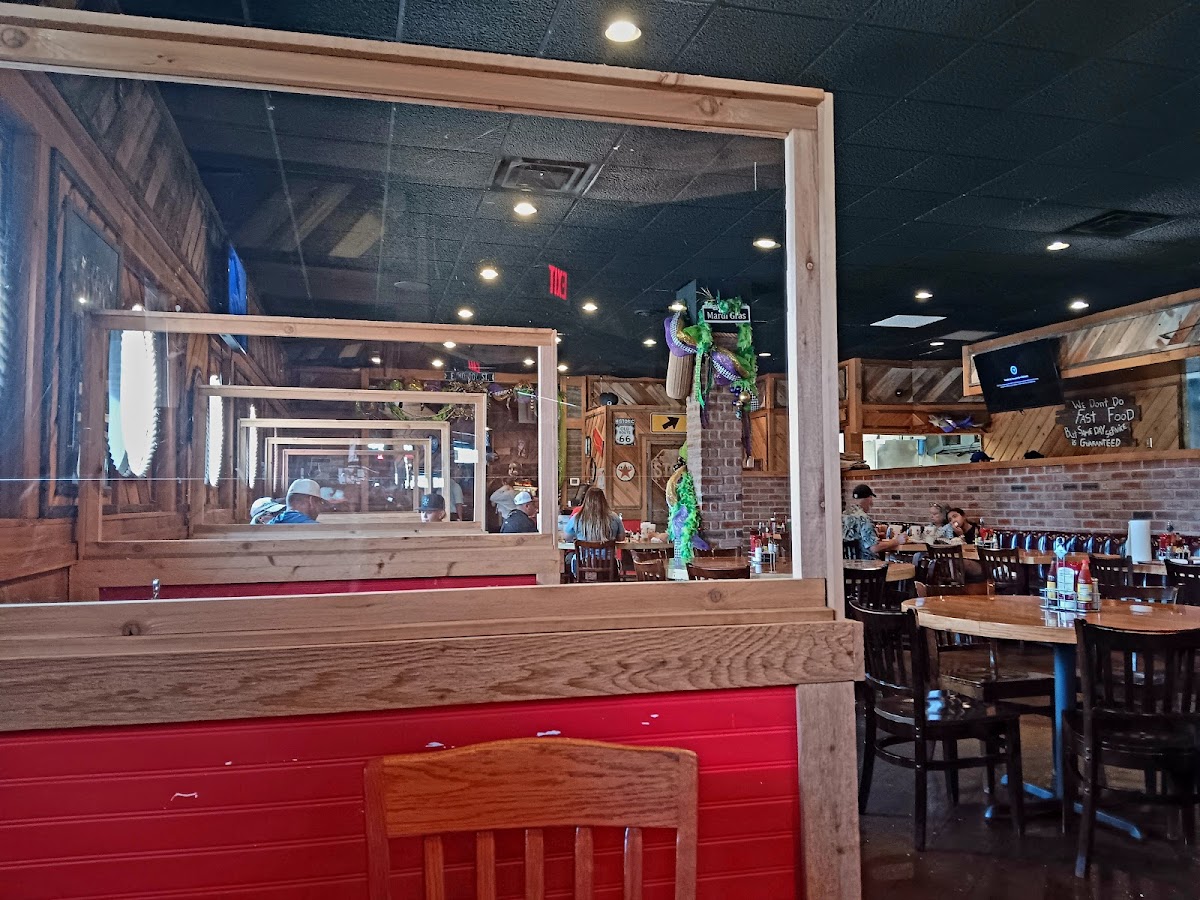 Brent's Cajun Seafood And Oyster Bar - 8