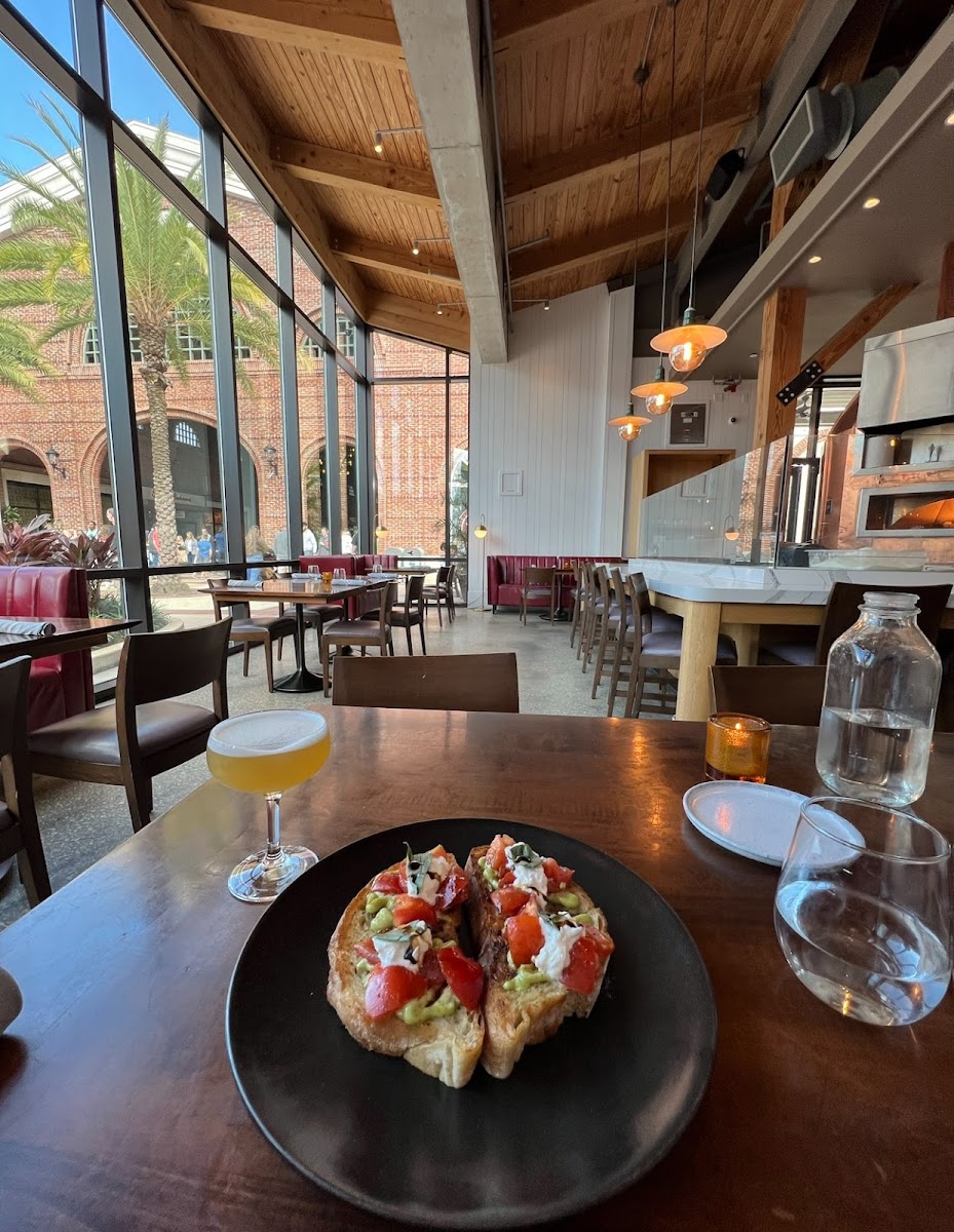 Wolfgang Puck Bar & Grill - 4