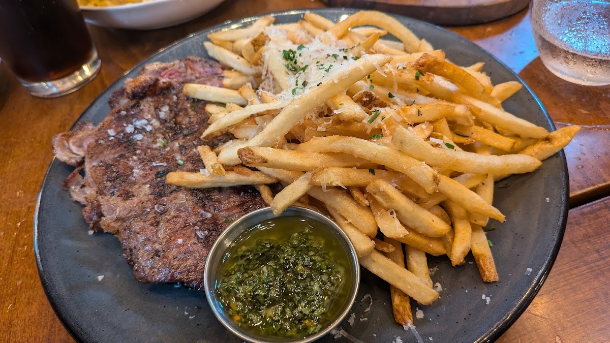Wolfgang Puck Bar & Grill - 8