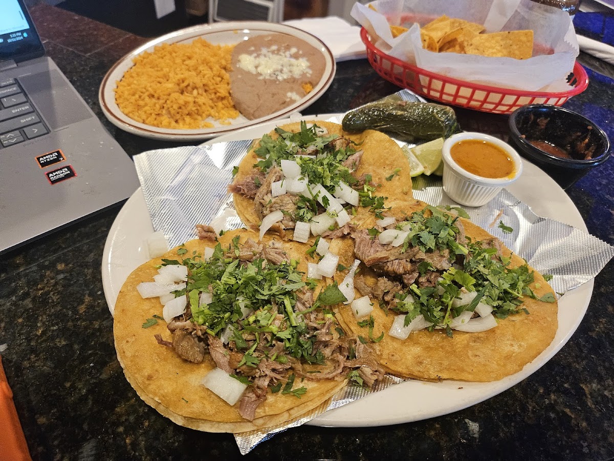EL TORO BAR & GRILL - 4