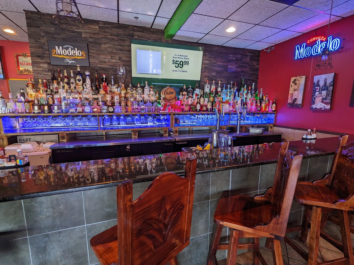 EL TORO BAR & GRILL - 7