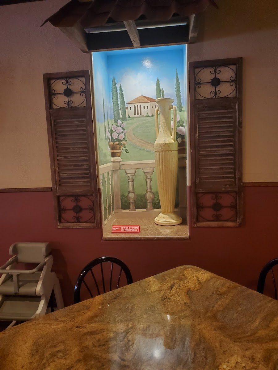 Vinnie's Pizza & Italian Family Restaurant - 8