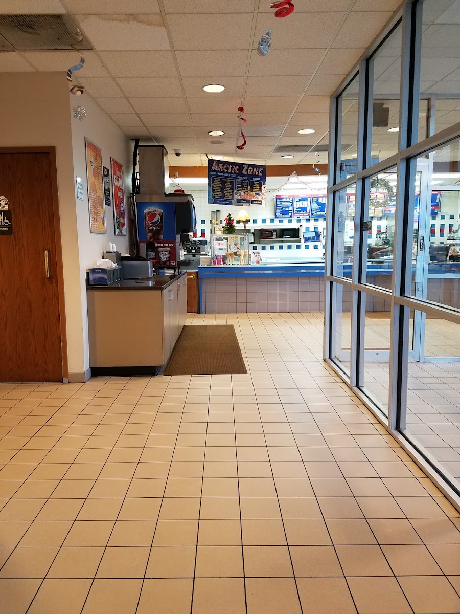 Tom's Drive In - 6