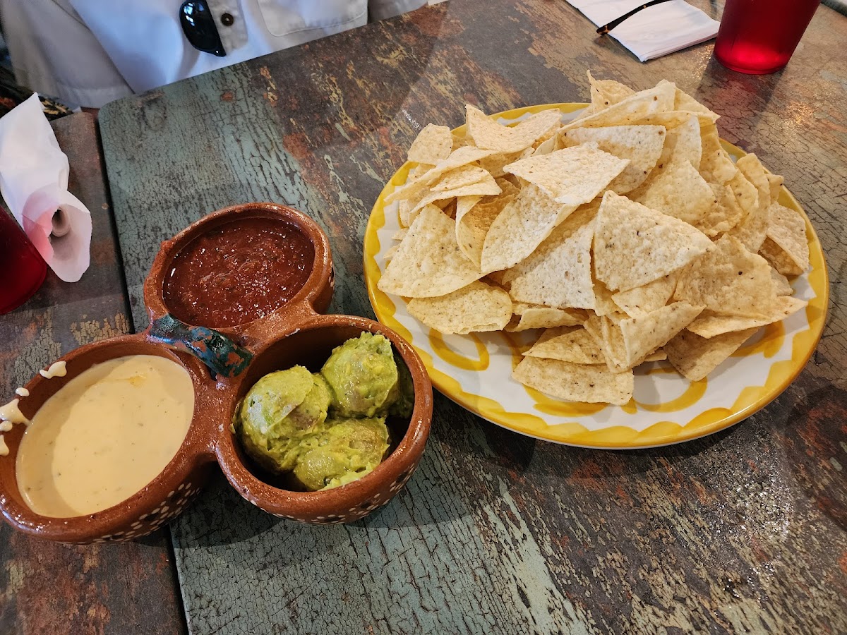 Mariachi's Dine-In - 7