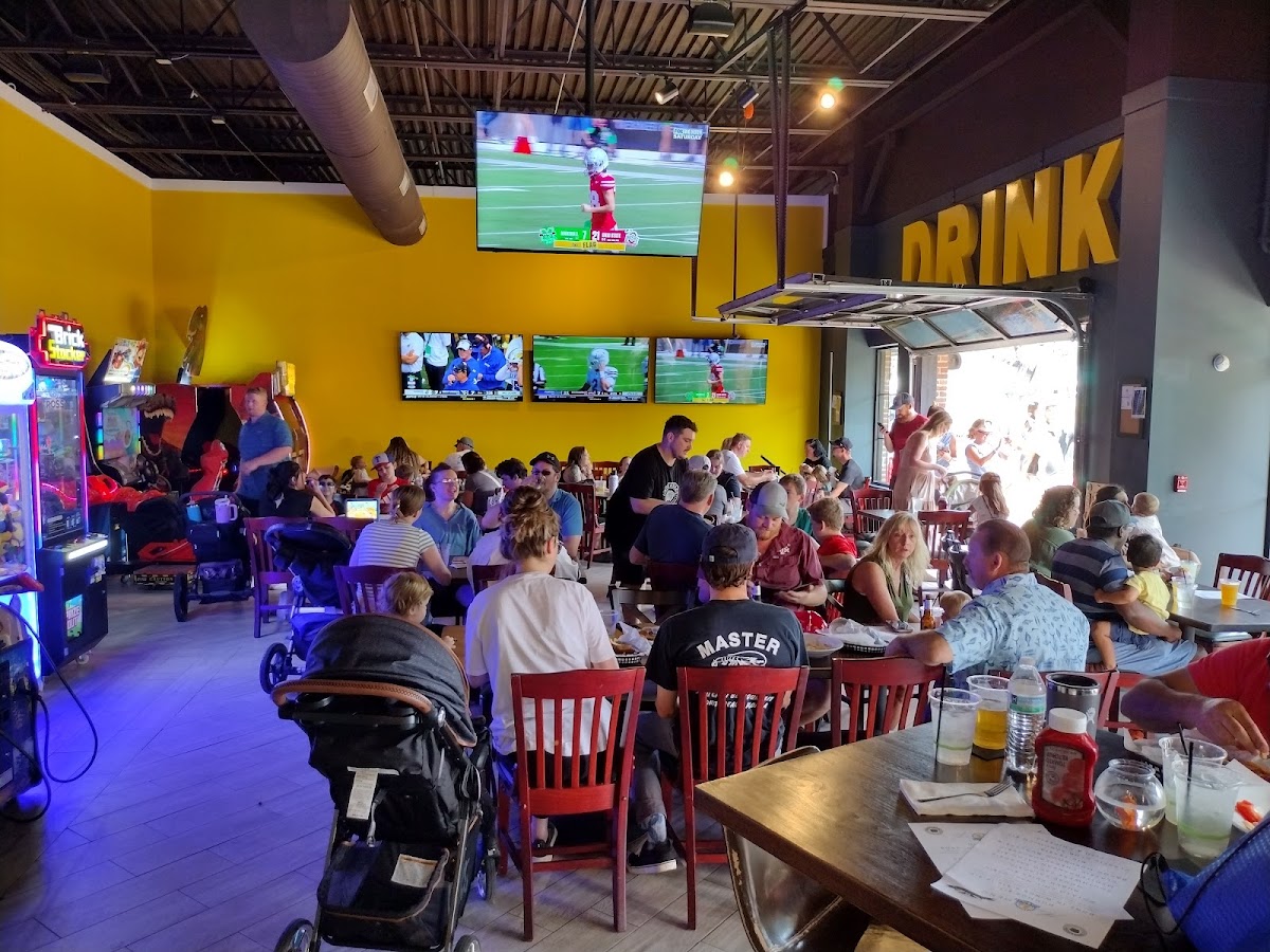 Underdogs Burgers & Brews - 1
