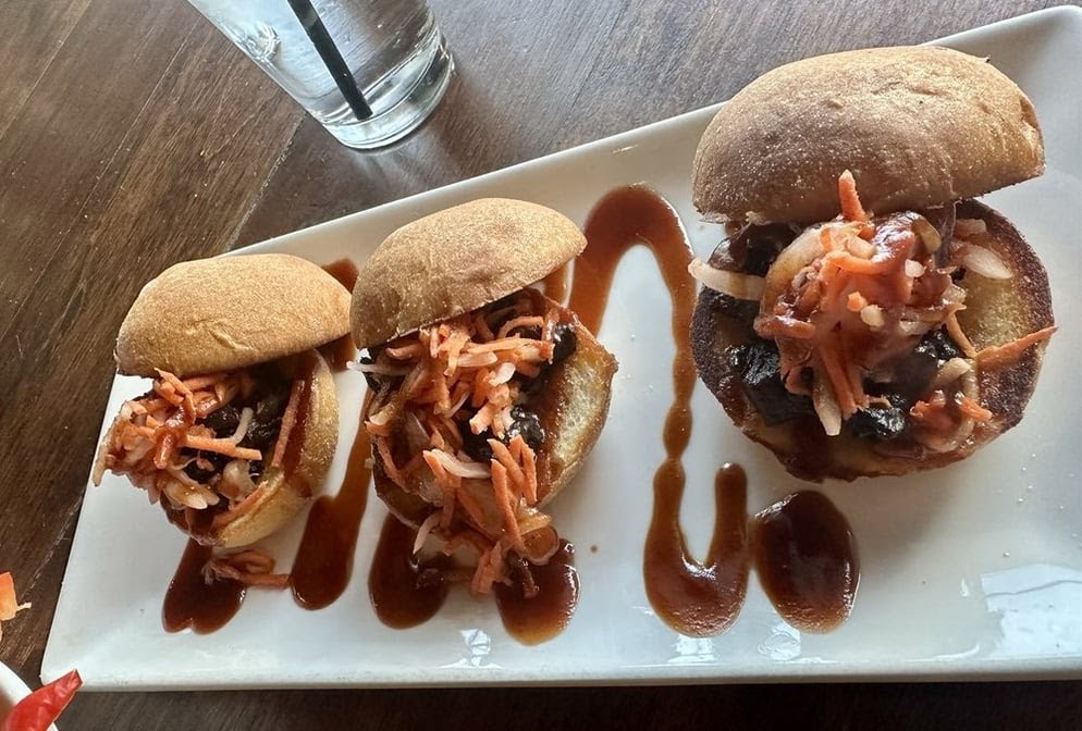 Underdogs Burgers & Brews - 3