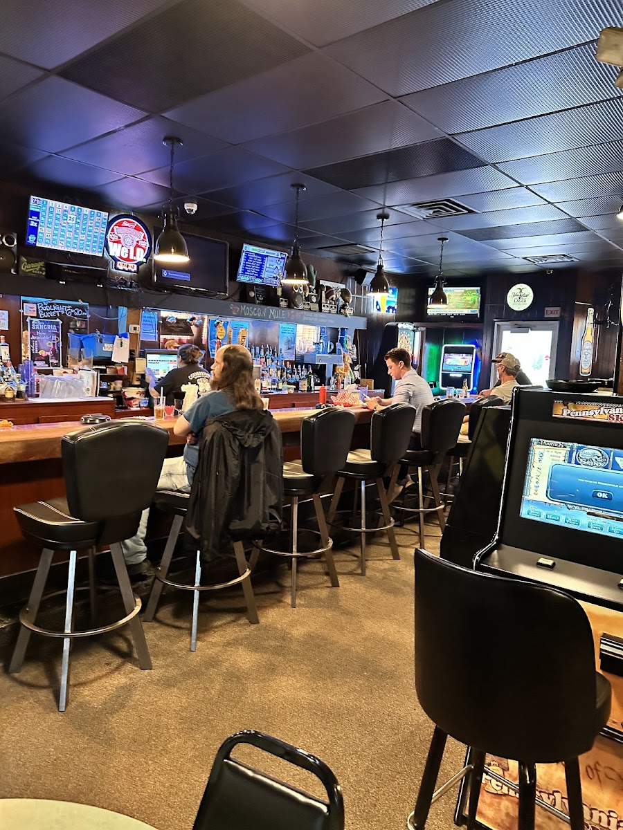 Cornerstone Lounge and Family Restaurant - 6
