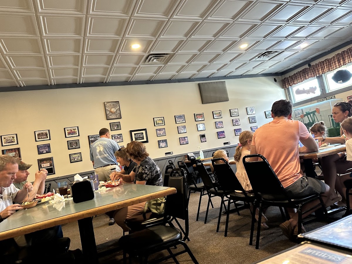 Cornerstone Lounge and Family Restaurant - 7
