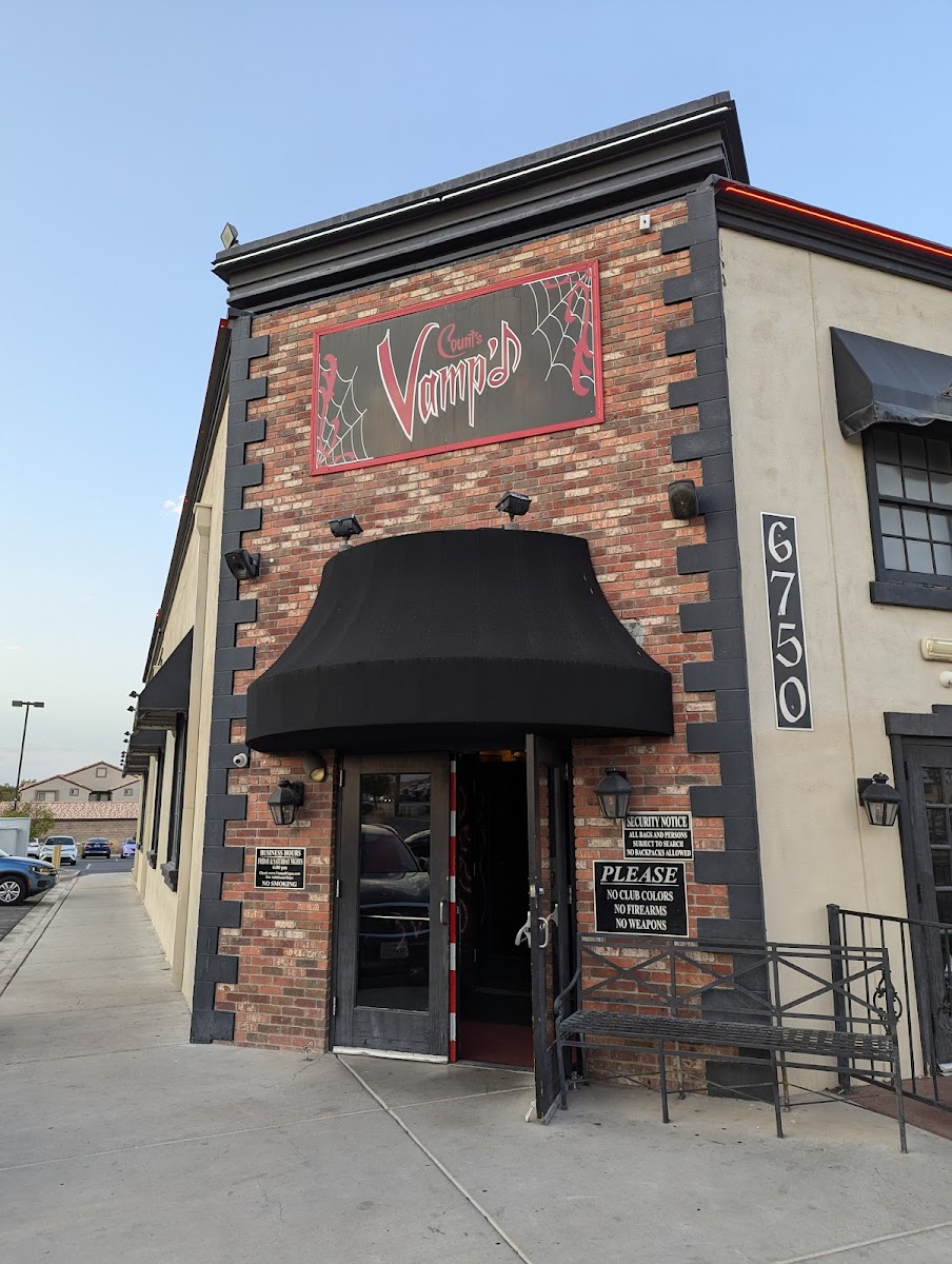 Count's Vamp'd Rock Bar & Grill - 4