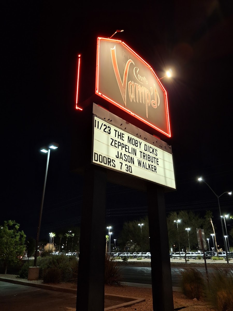 Count's Vamp'd Rock Bar & Grill - 6