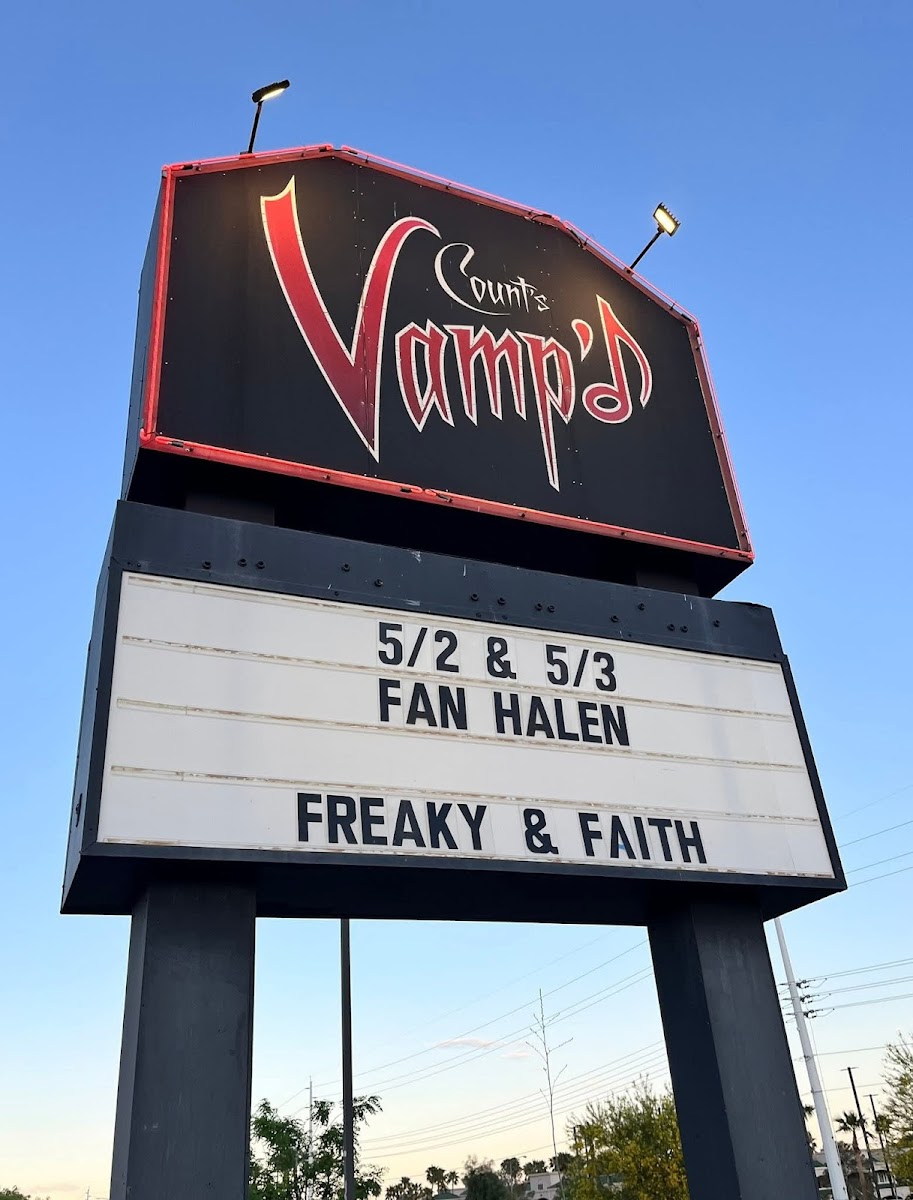 Count's Vamp'd Rock Bar & Grill - 8