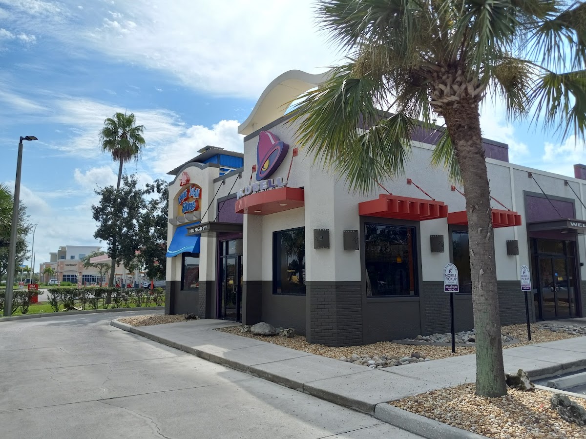 Long John Silver's Taco Bell - 6