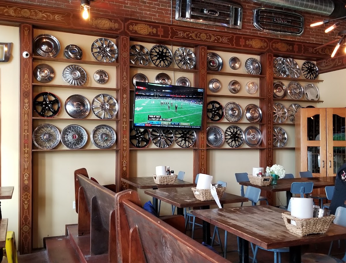 Hubcap Grill - 10
