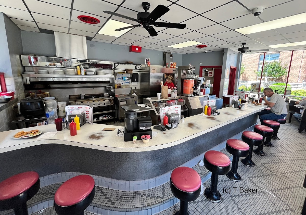 Hamburger Inn - 2