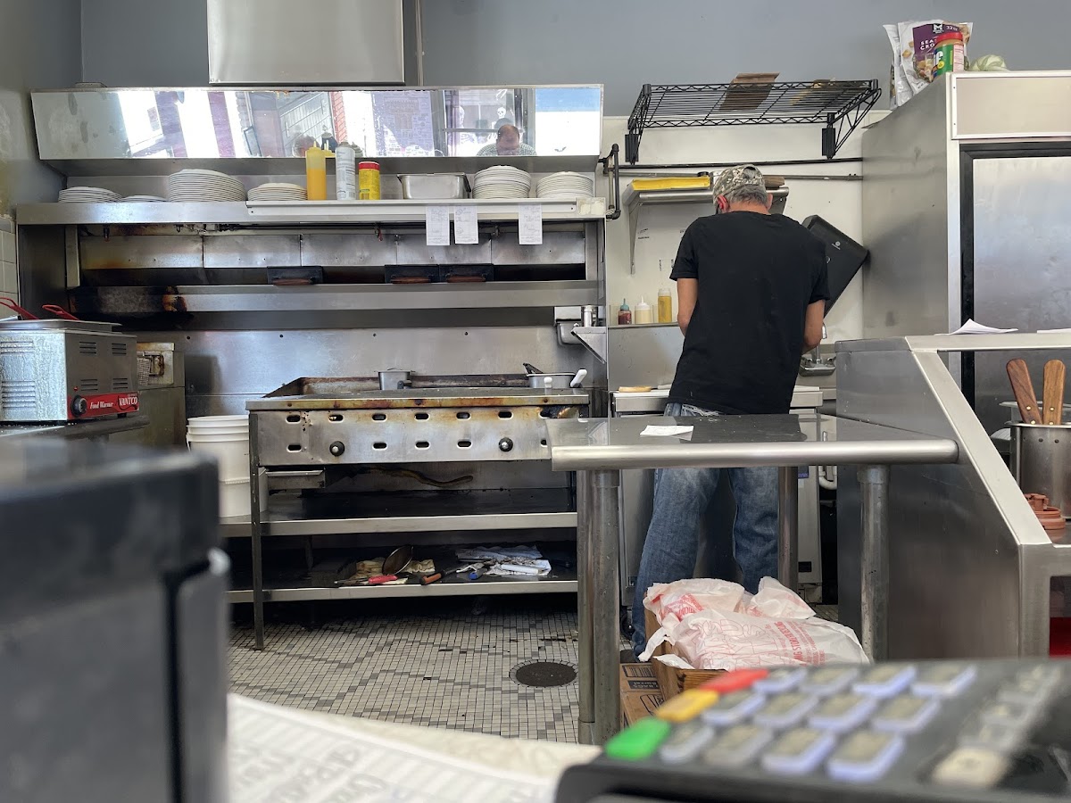 Hamburger Inn - 7