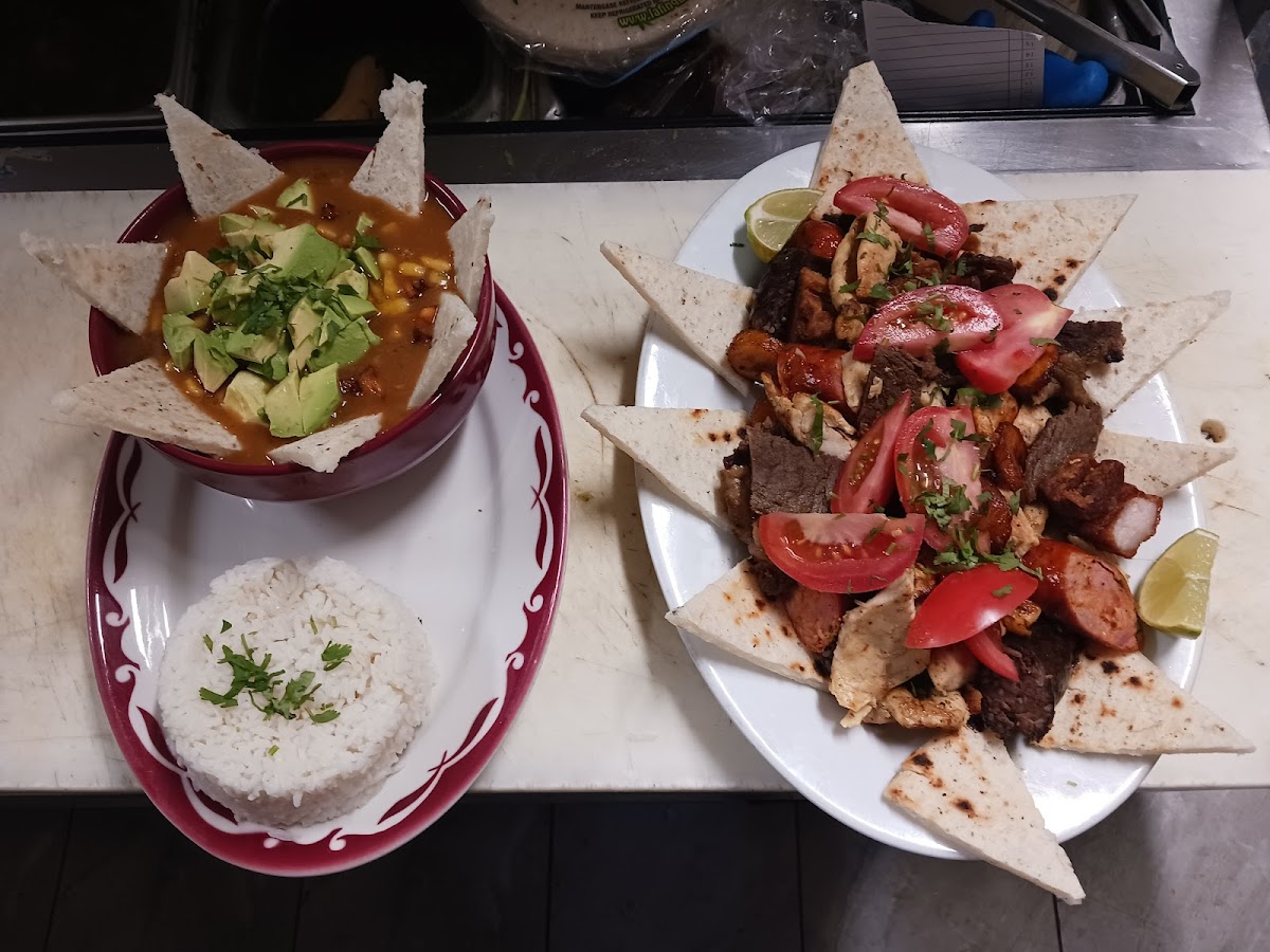 Los Parceros Restaurant - 6