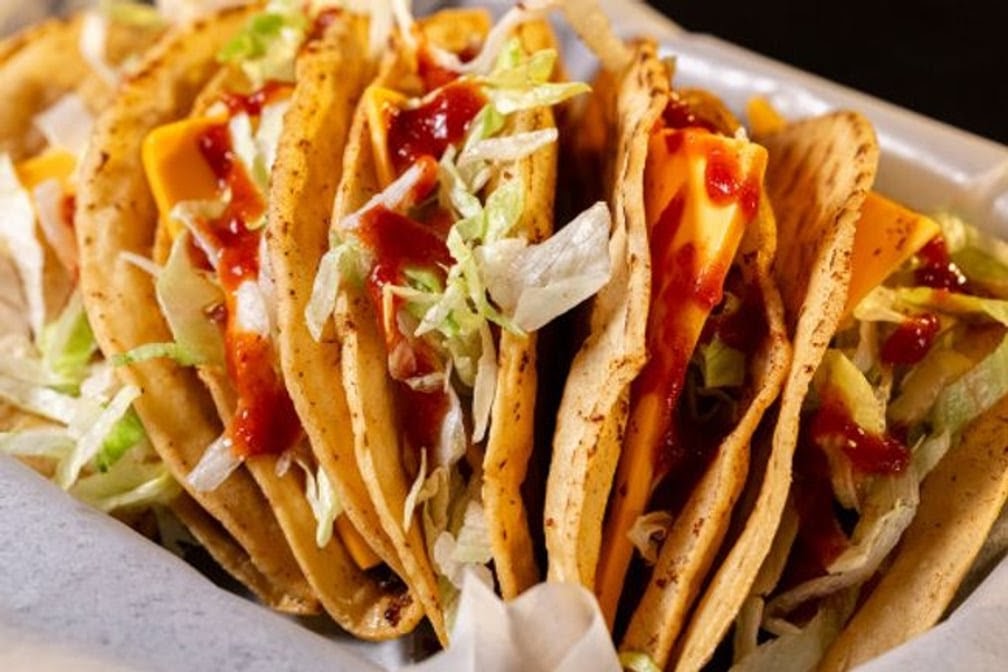 Hotshots Sports Bar & Grill - 5
