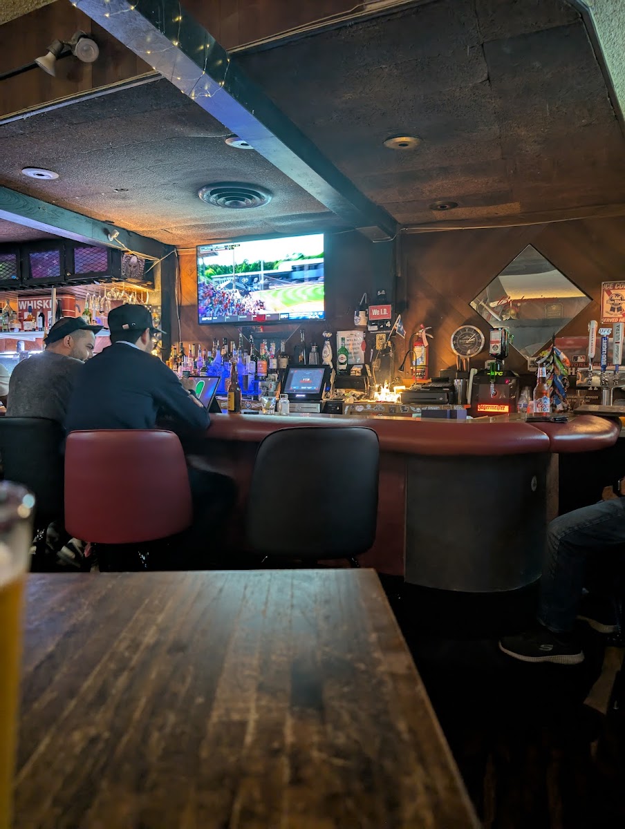 Guardsman Lounge - 2