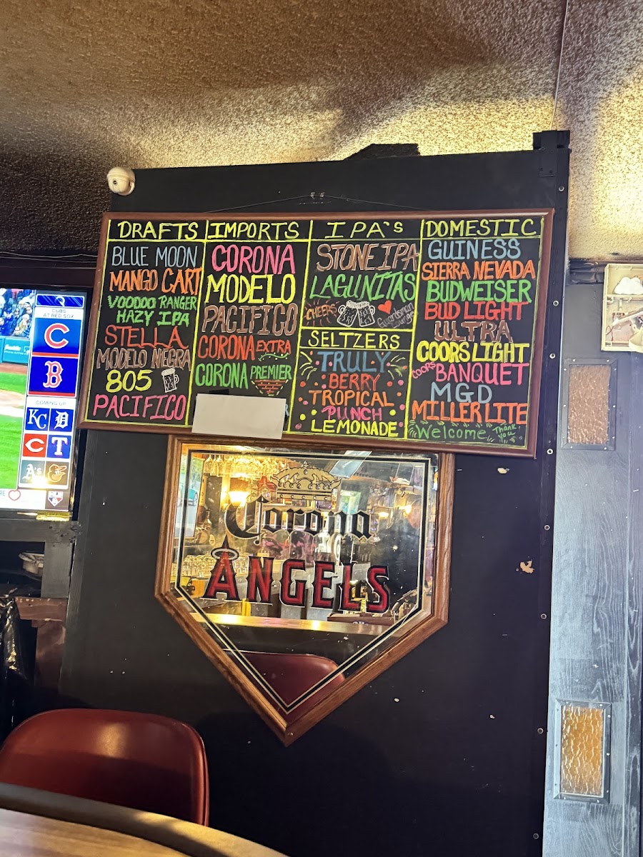 Guardsman Lounge - 1