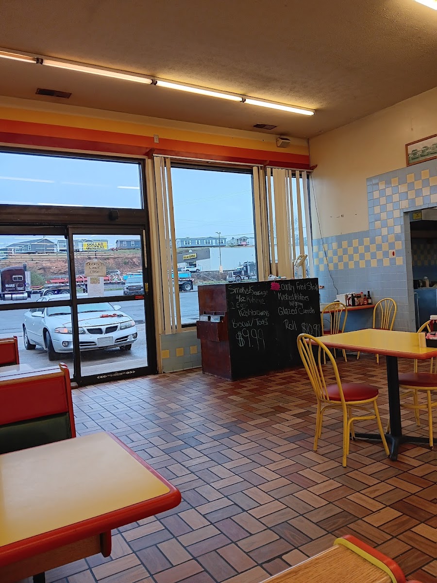 Mabel's Family Restaurant - 7