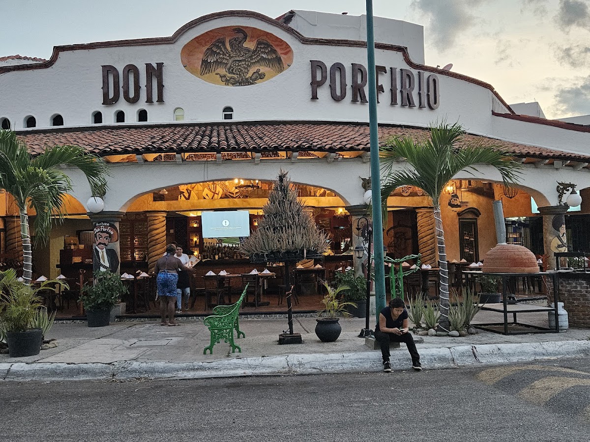 Don Porfirio Lobster & Steak House - 3