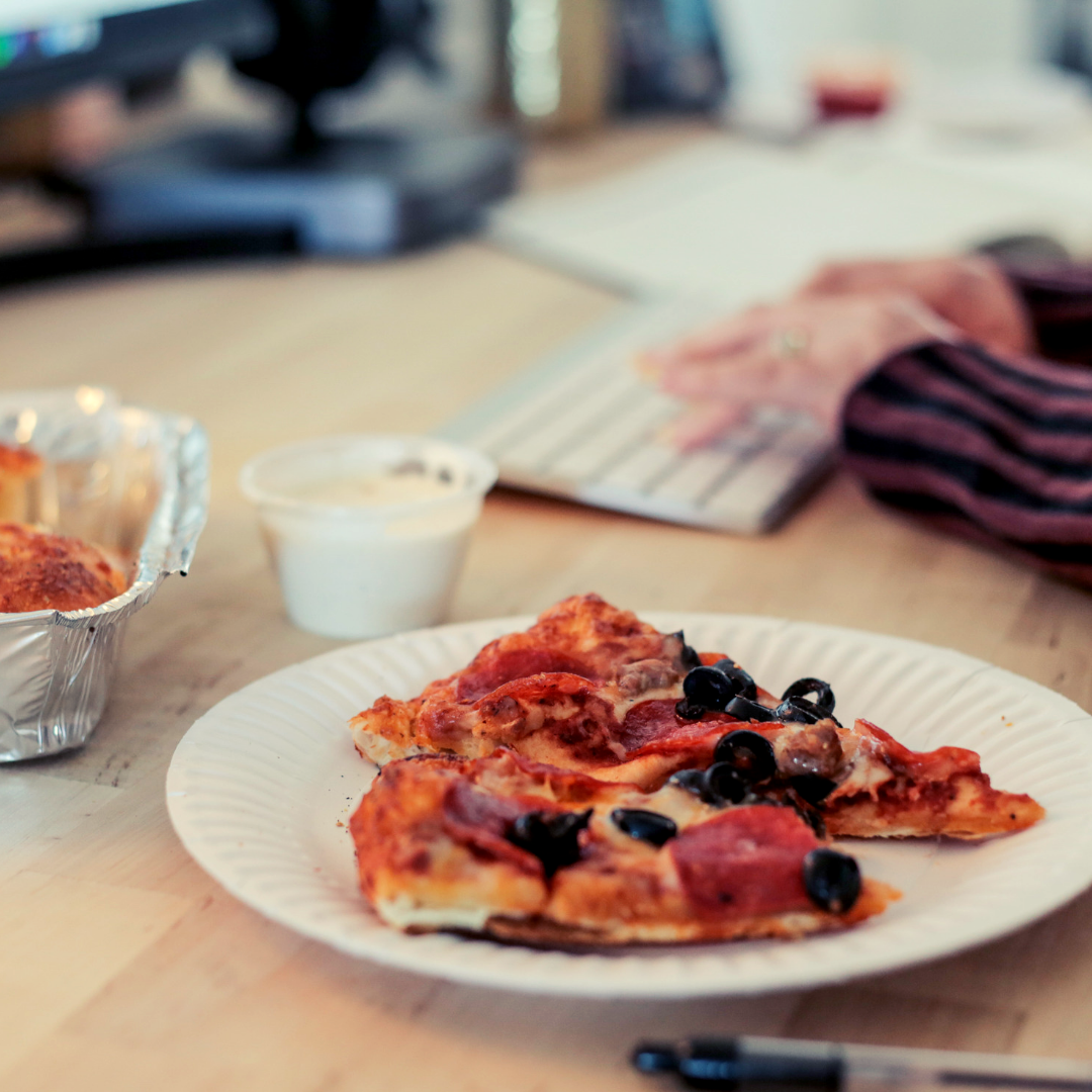 Me-n-Ed's Pizza Parlor - 5