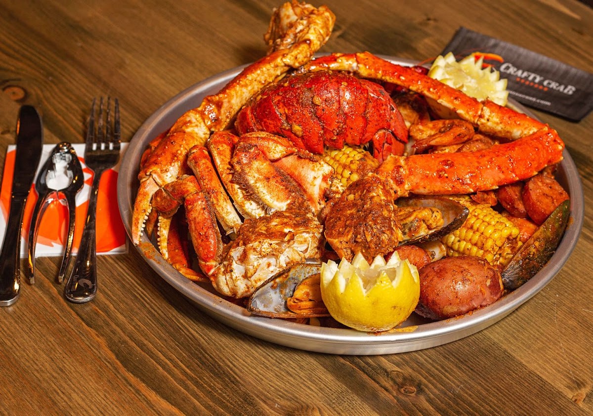 Crafty Crab Cajun Seafood And Bar - 4