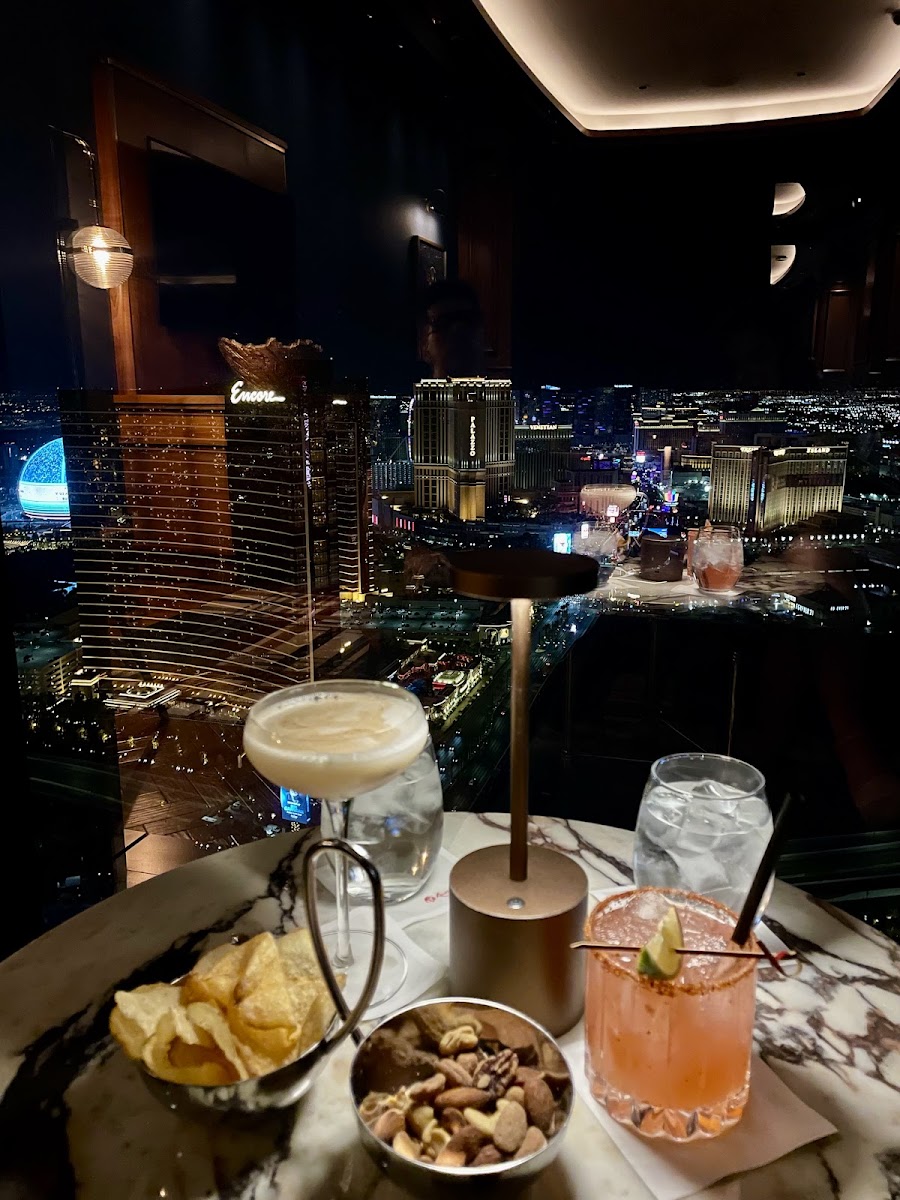 Allē Lounge on 66 - 10
