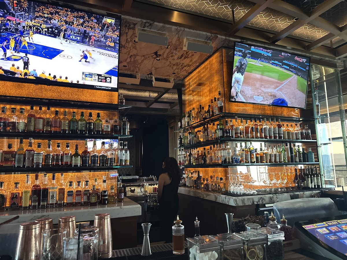 Allē Lounge on 66 - 2