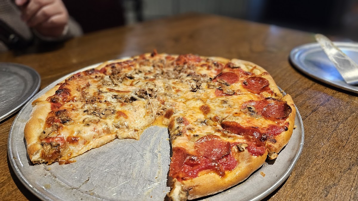 Shoe's Pizzeria - 2
