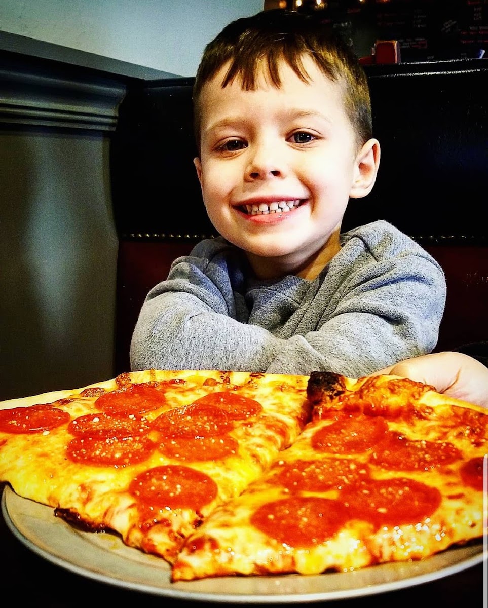 Shoe's Pizzeria - 8