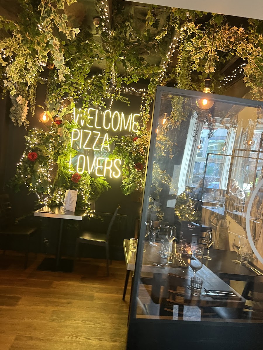 Nico's Pizzeria Restaurant - 3