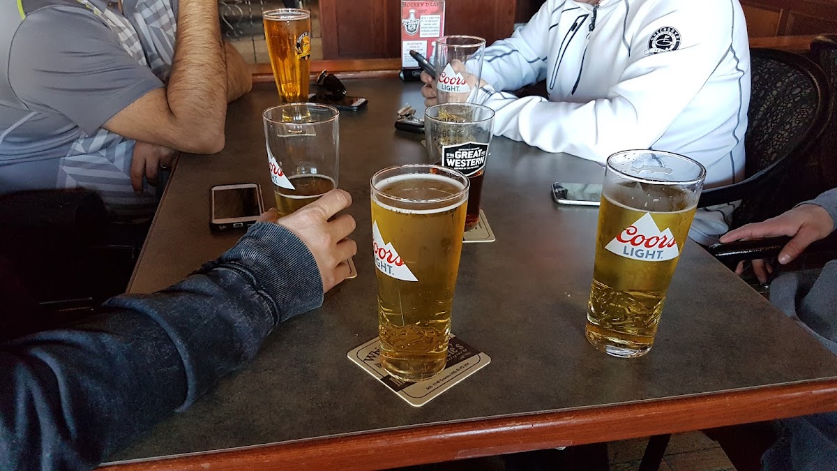 Whiskey Barrel Pub & Eatery - 8