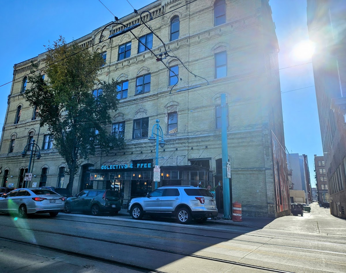 Colectivo Coffee Third Ward - 7