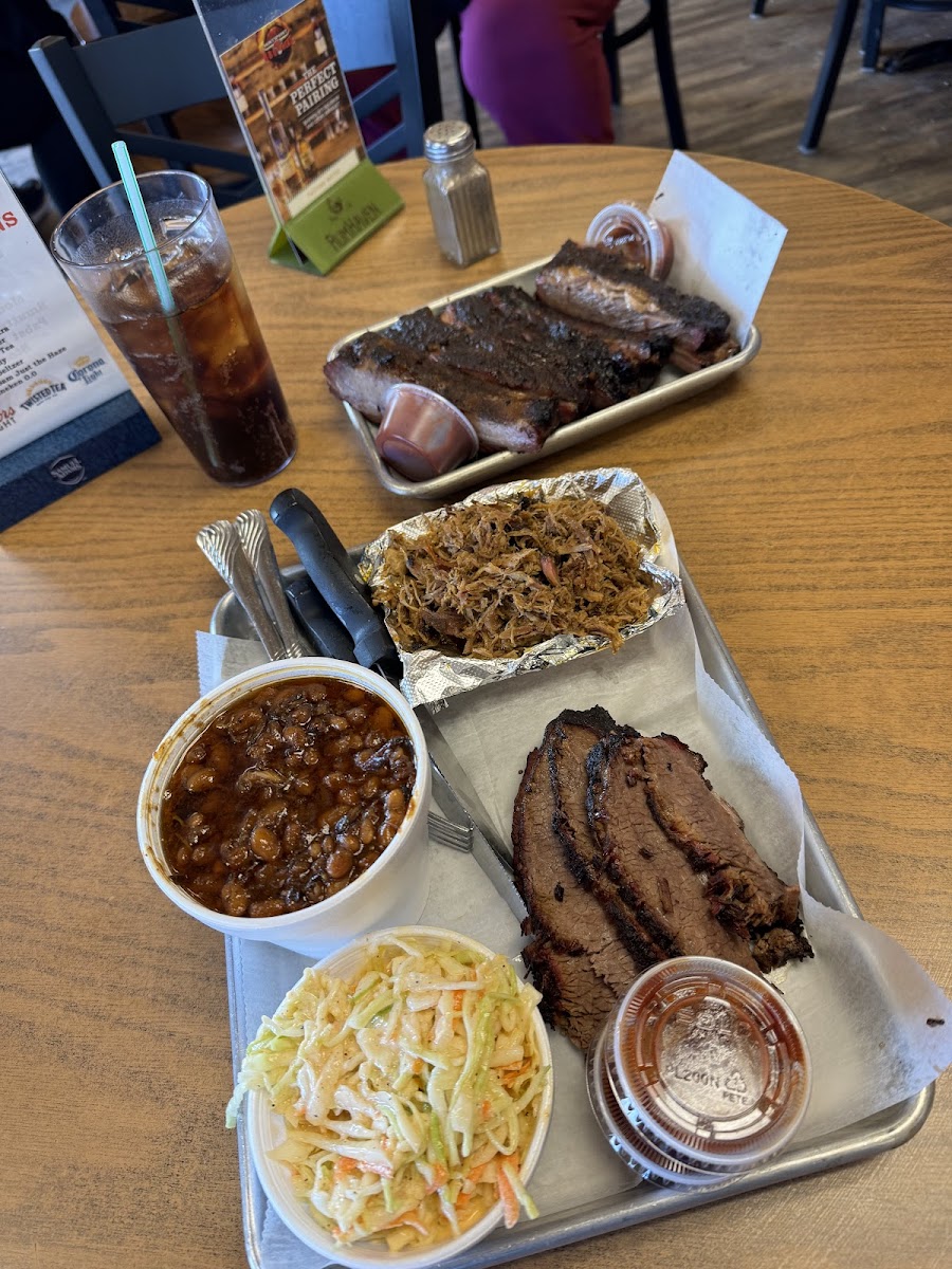 Huntspoint BBQ and Meat'ery - 9