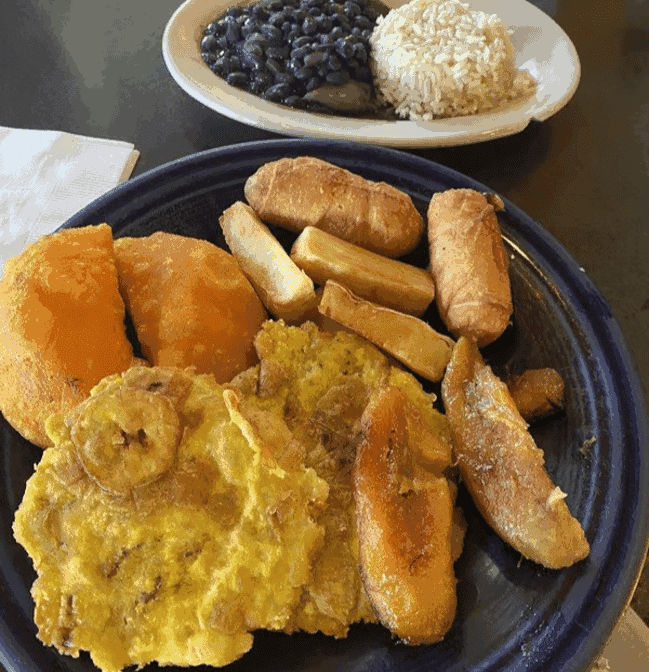 Zaguan Latin Café & Bakery - 3