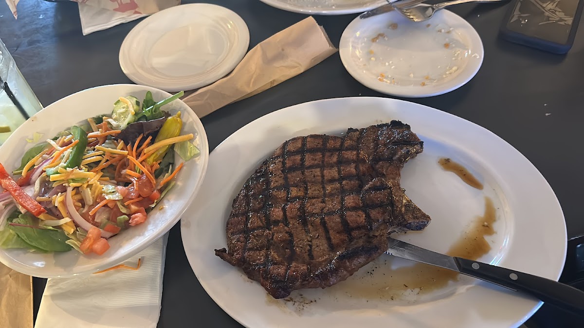 The Barn & Barrel Bar and Grill - 4