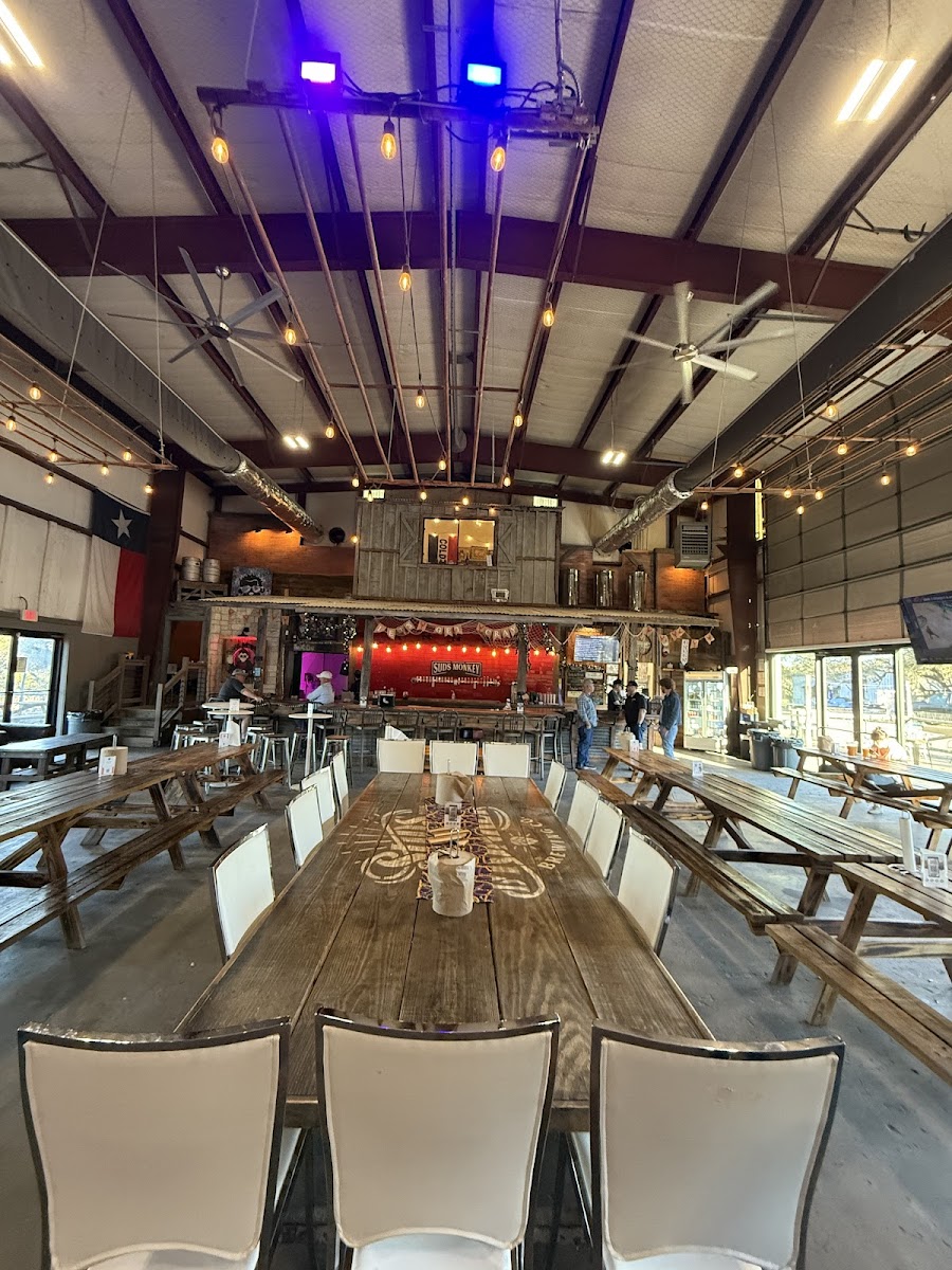 Suds Monkey Kitchen & Brewery Dripping Springs - 4