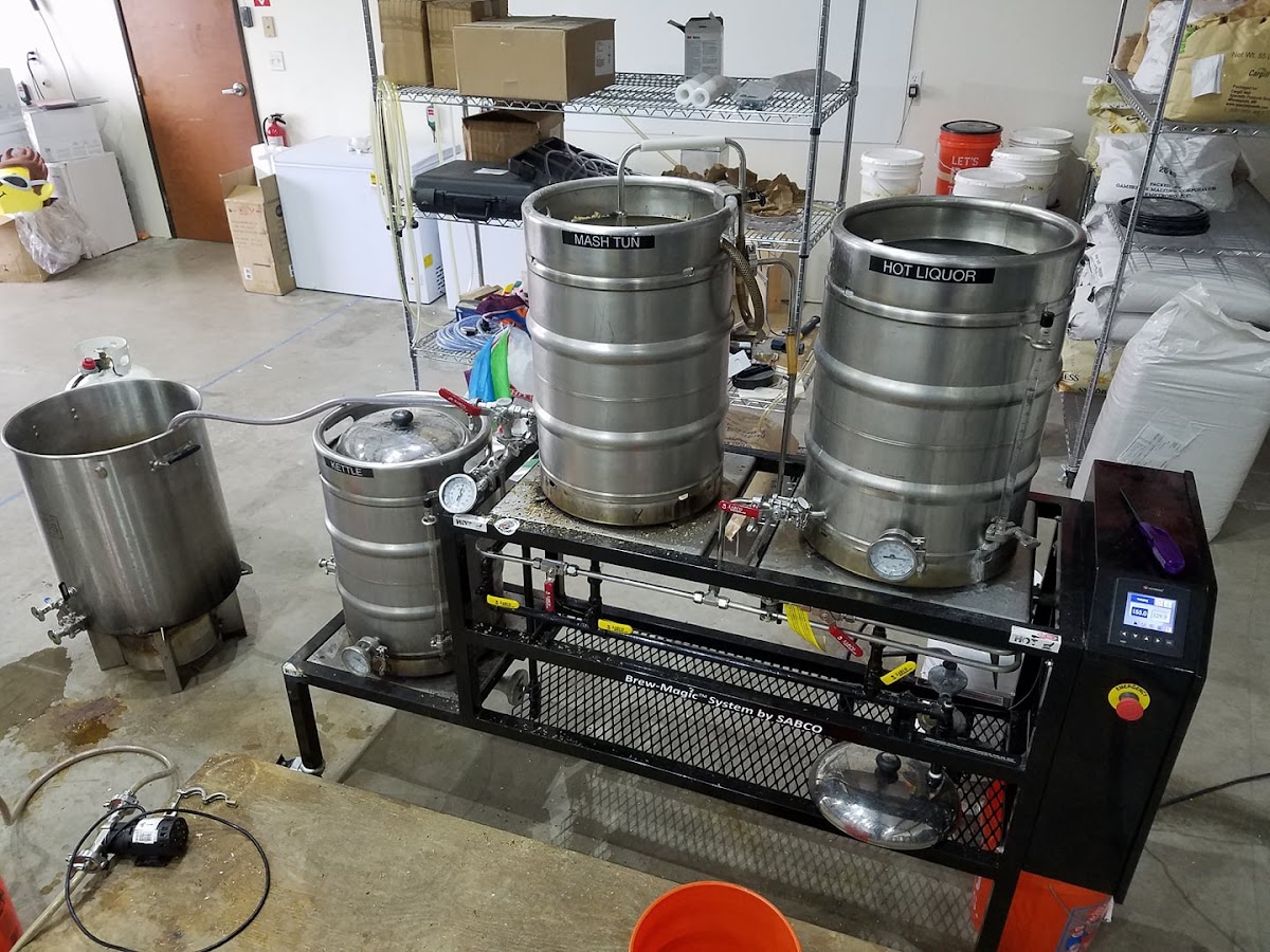 Suds Monkey Kitchen & Brewery Dripping Springs - 9