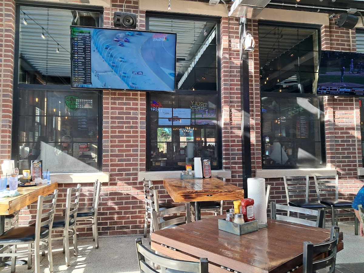 Jexal's Pizza & Wing-Zeria McHenry - 7