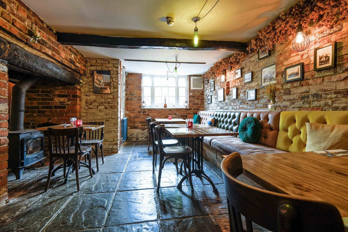 The Hooden Bar & Grill - 3