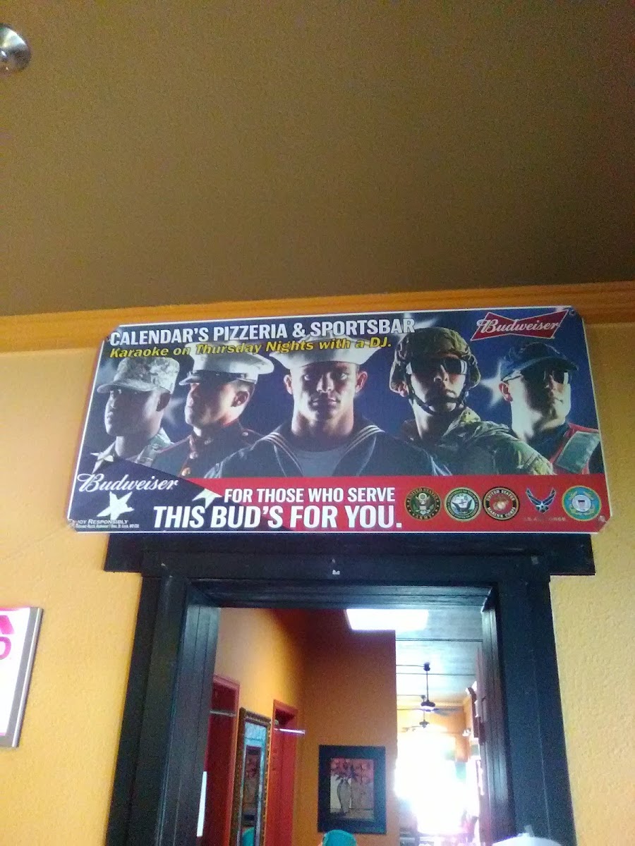 Calendars Pizzeria & Sport Bar - 8
