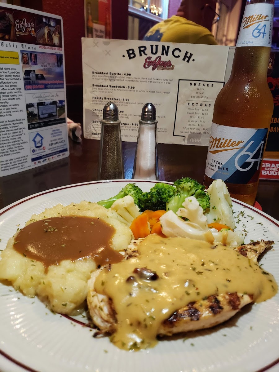 EmJay's Tavern & Grill - 7