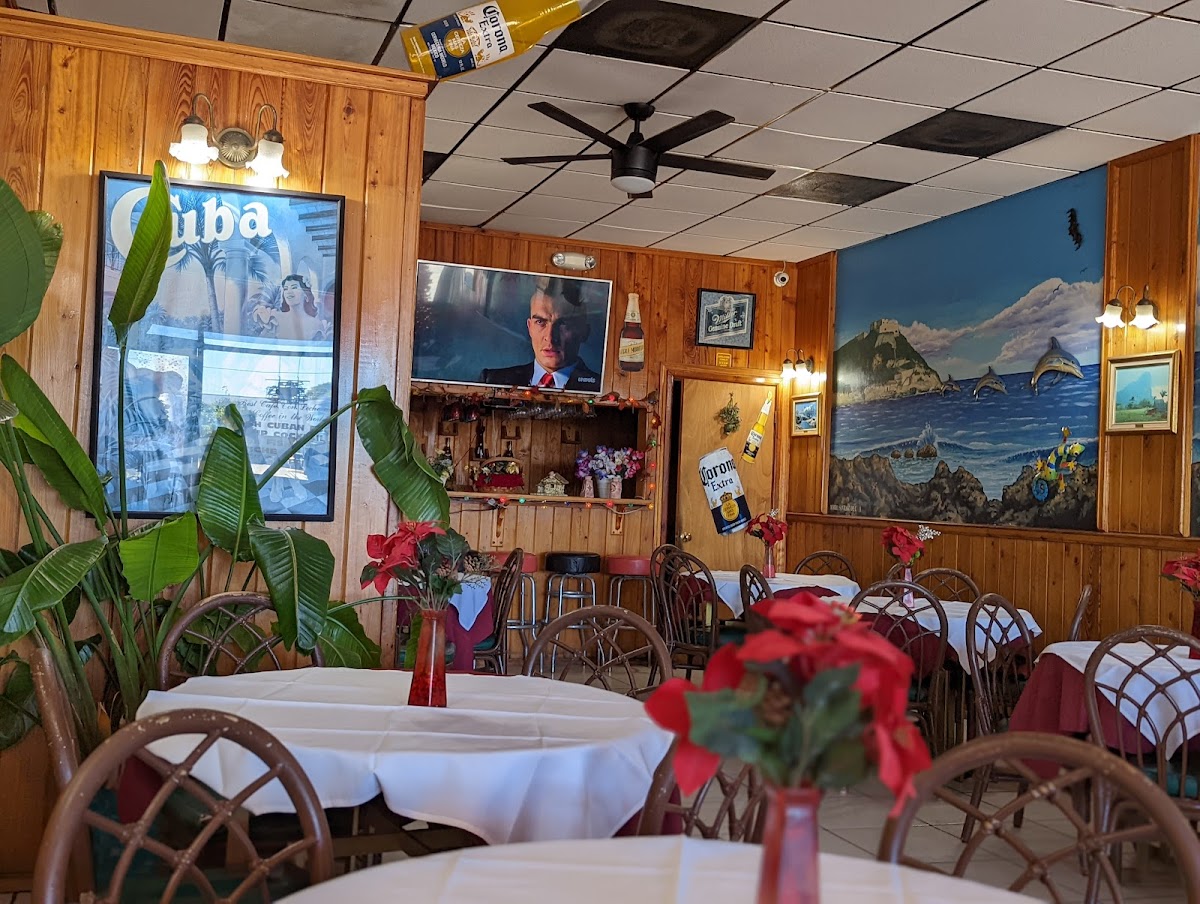 Dennys Latin Cafe - 4