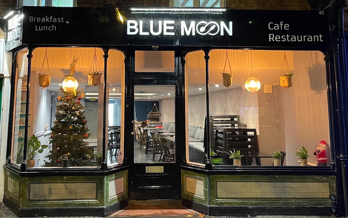 Blue Moon Cafe Restaurant - 1
