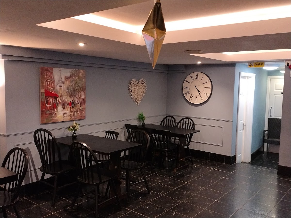 Blue Moon Cafe Restaurant - 10